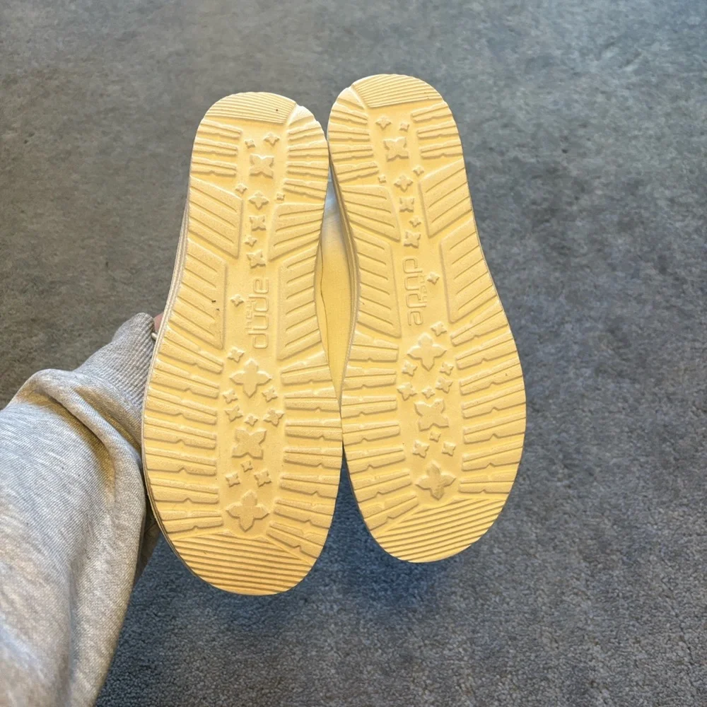 Hey Dude Wendy Shoes Size 7 in White.